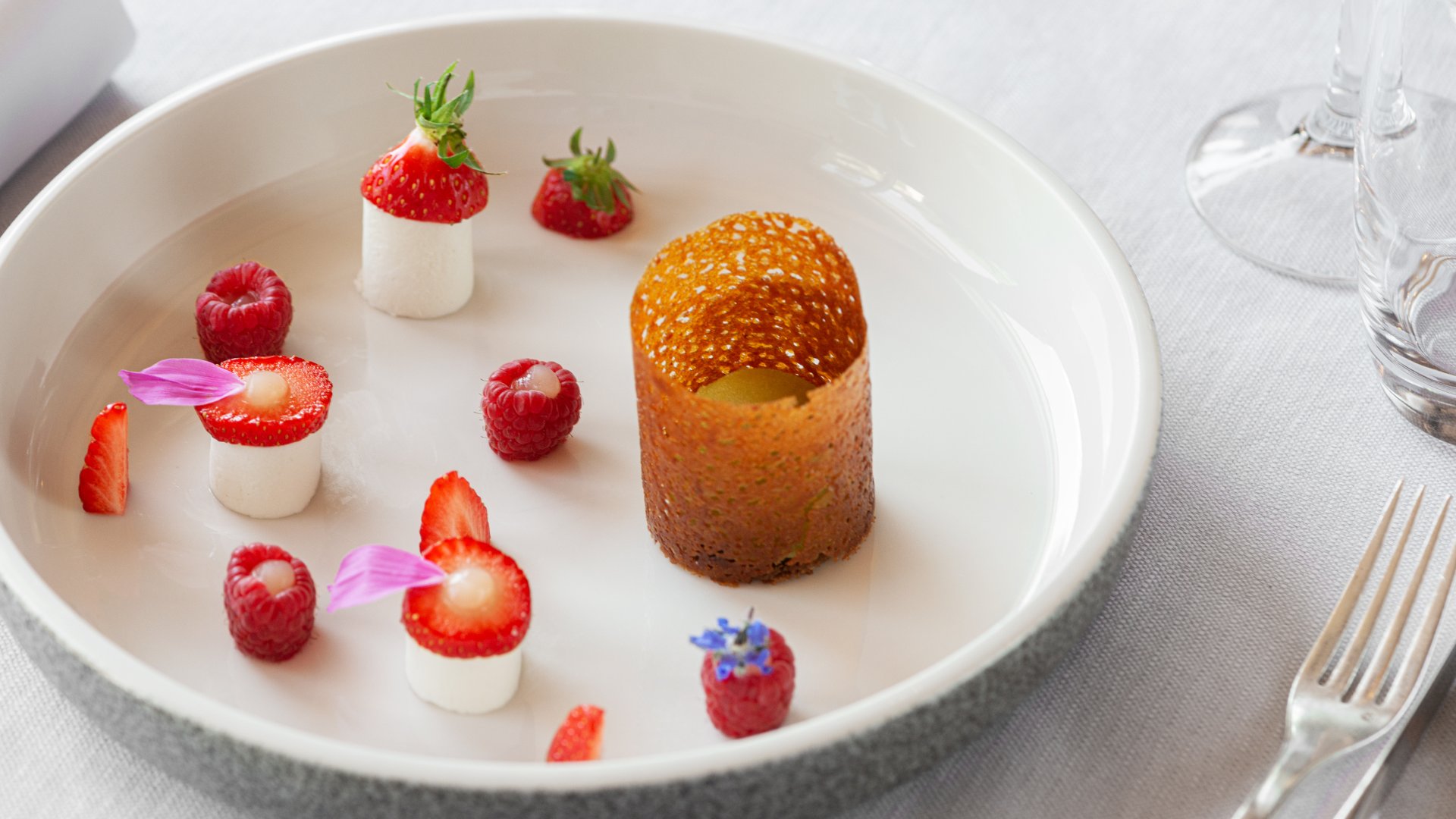 MOUSSE BLANC MANGER - Fraise et framboise citronnées, sorbet basilic